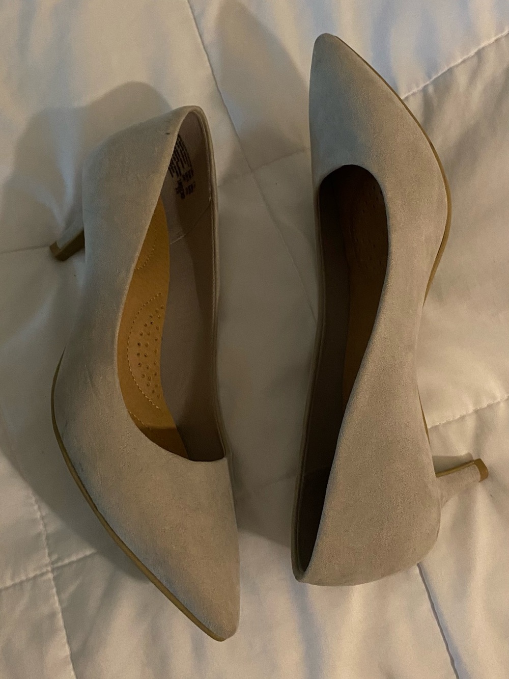 Women's Pointed-Toe Pumps in Gray